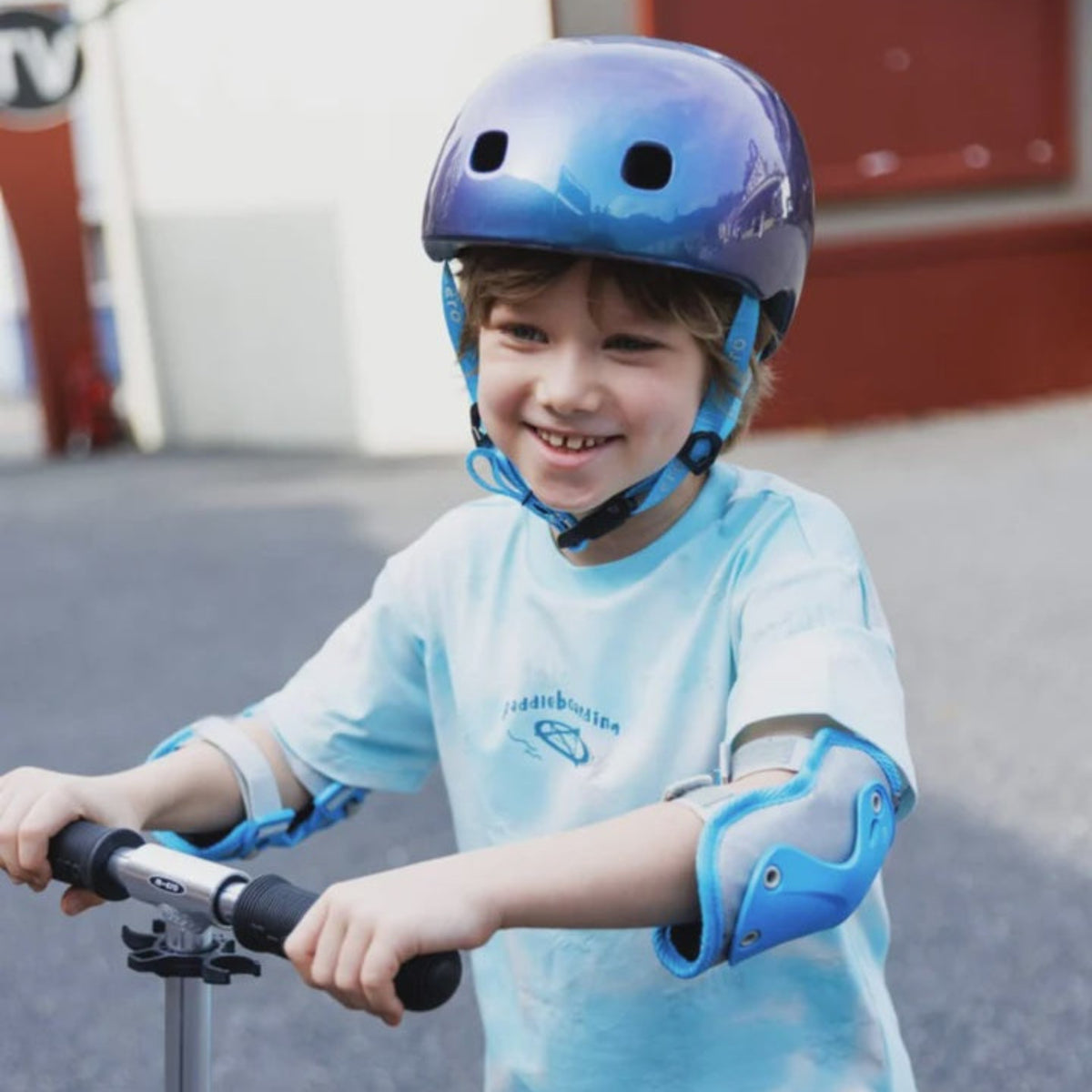 Micro Scooter Helmet Neochrome Blue