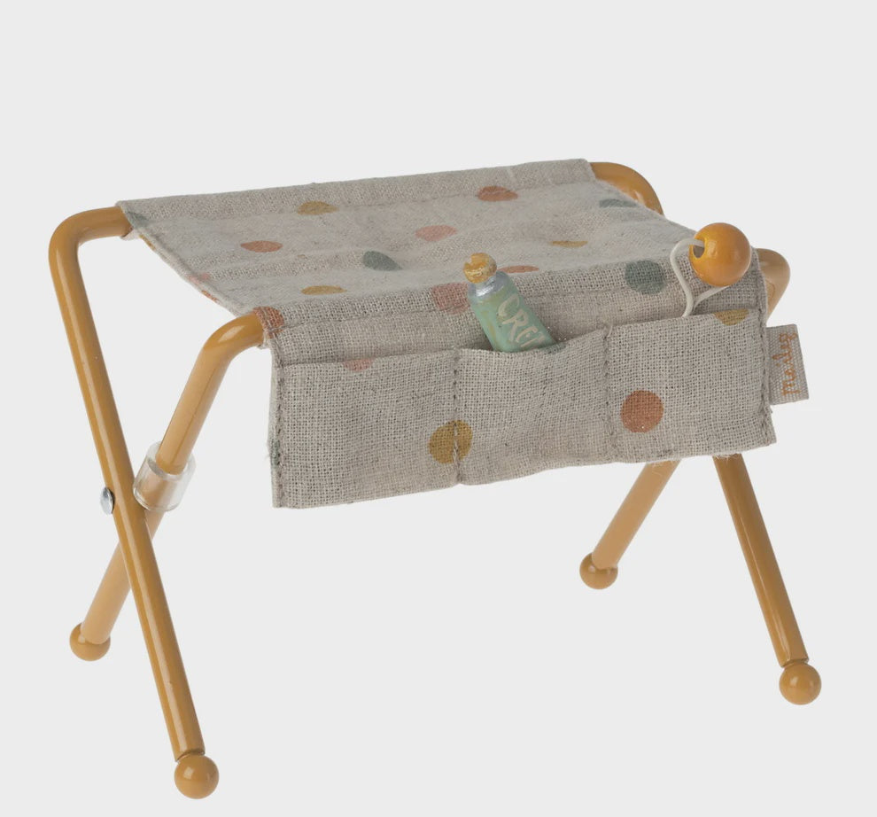 Maileg Nursery Table Baby Mouse - Ocher